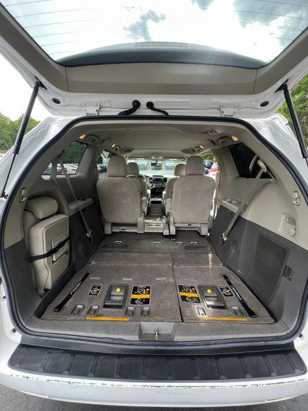 2012 Toyota Sienna LE V6 8 Passenger