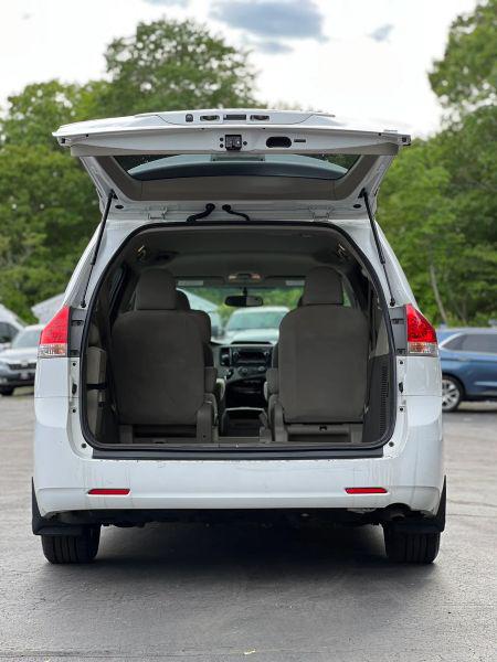 2012 Toyota Sienna LE V6 8 Passenger