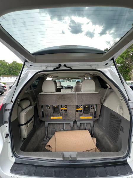 2012 Toyota Sienna LE V6 8 Passenger