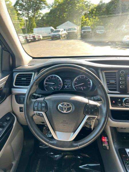 2016 Toyota Highlander LE Plus V6