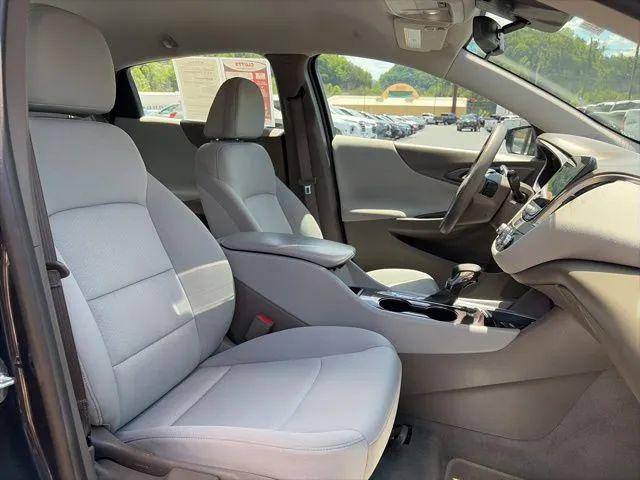 2022 Chevrolet Malibu FWD 1FL