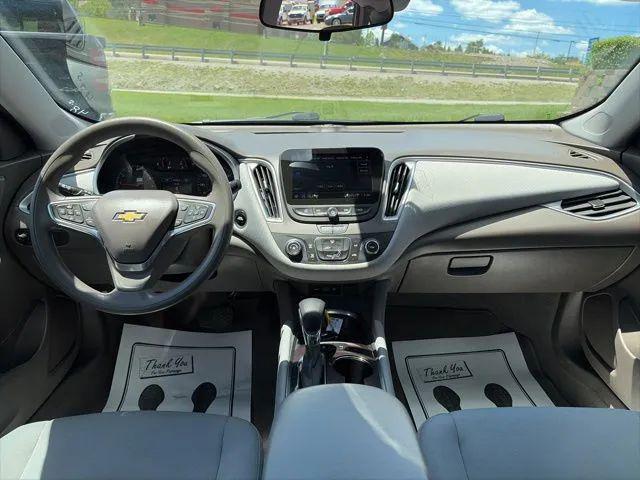 2022 Chevrolet Malibu FWD 1FL