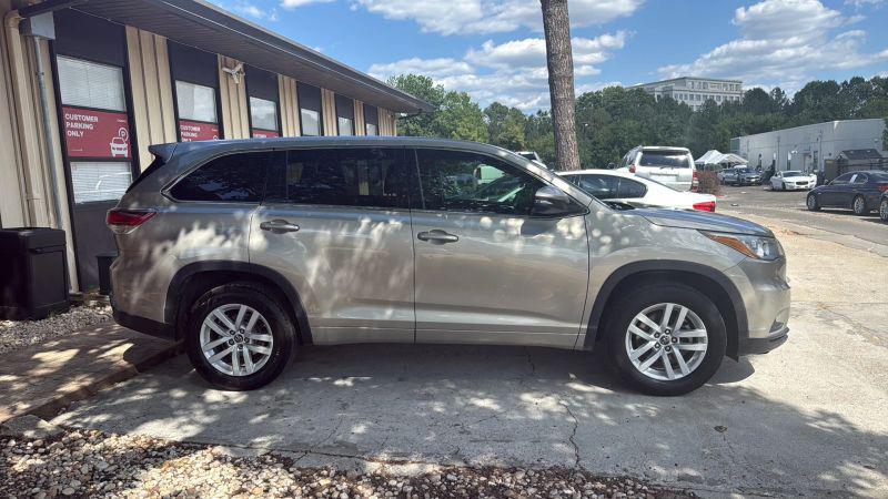 2016 Toyota Highlander LE