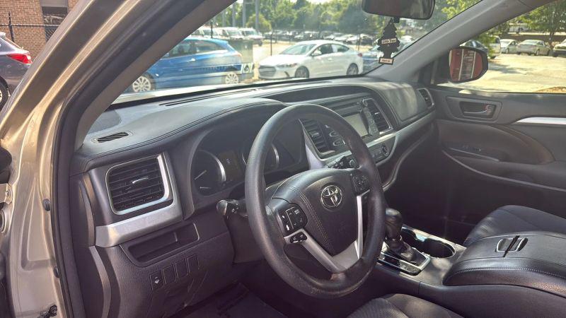 2016 Toyota Highlander LE