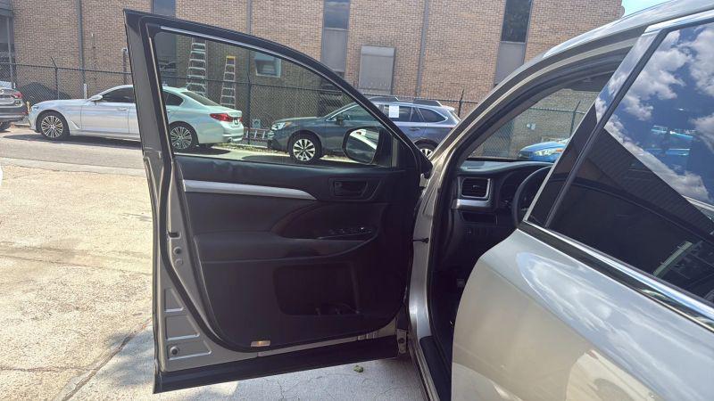 2016 Toyota Highlander LE
