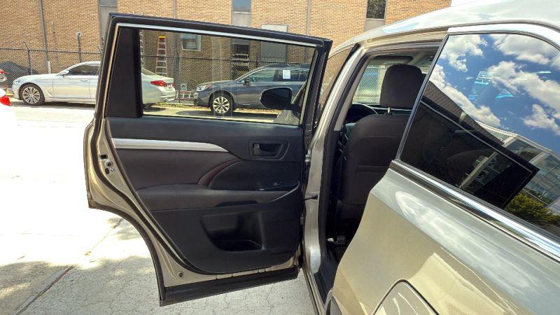 2016 Toyota Highlander LE