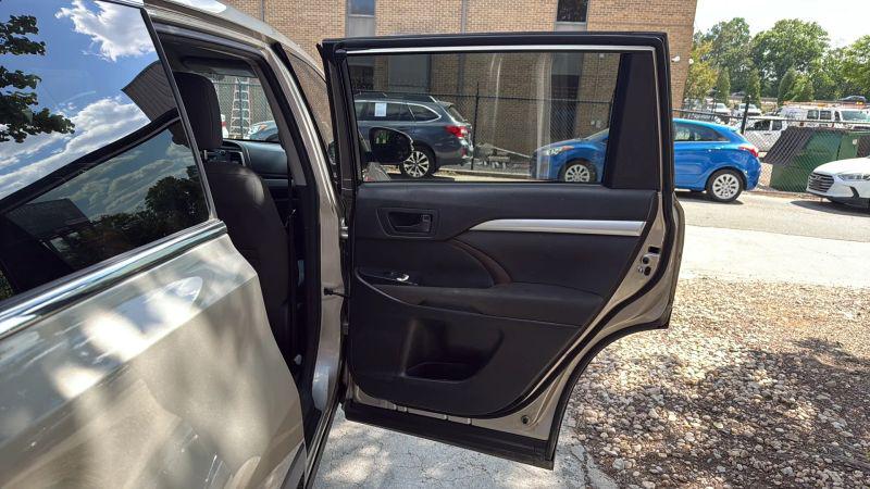 2016 Toyota Highlander LE