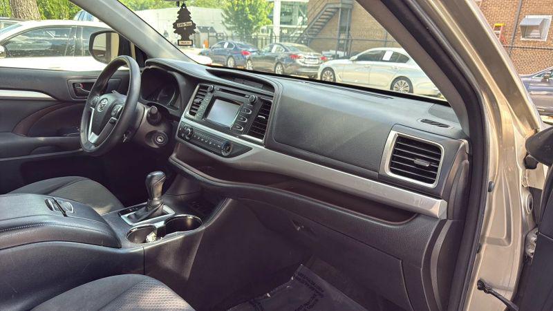 2016 Toyota Highlander LE