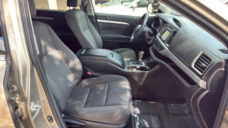 2016 Toyota Highlander LE