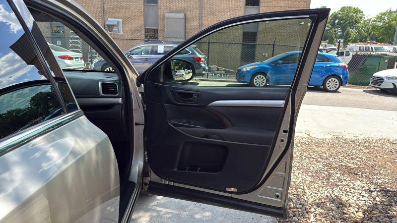 2016 Toyota Highlander LE