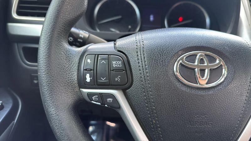 2016 Toyota Highlander LE