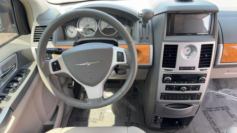 2008 Chrysler Town & Country Limited
