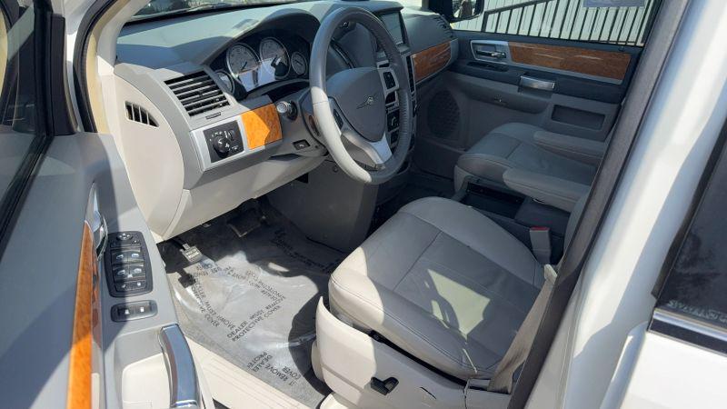 2008 Chrysler Town & Country Limited