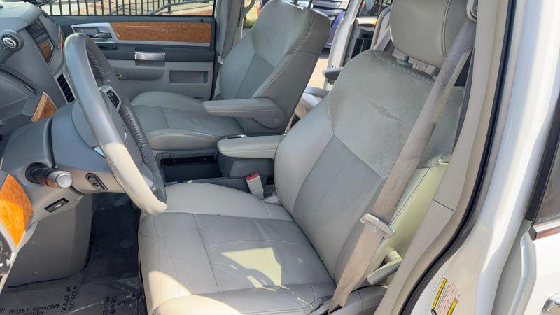2008 Chrysler Town & Country Limited