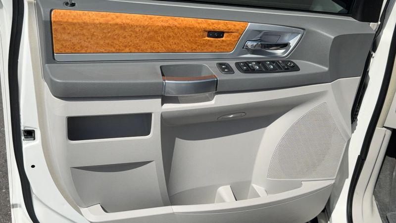 2008 Chrysler Town & Country Limited