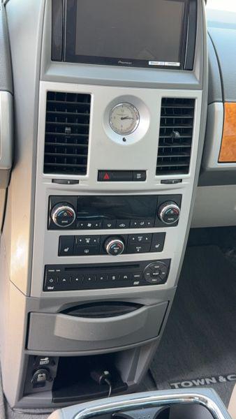 2008 Chrysler Town & Country Limited