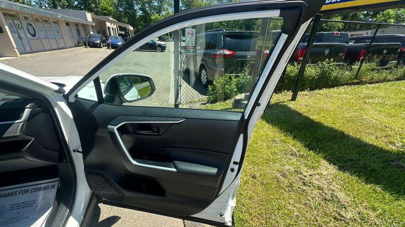 2022 Toyota RAV4 Hybrid LE