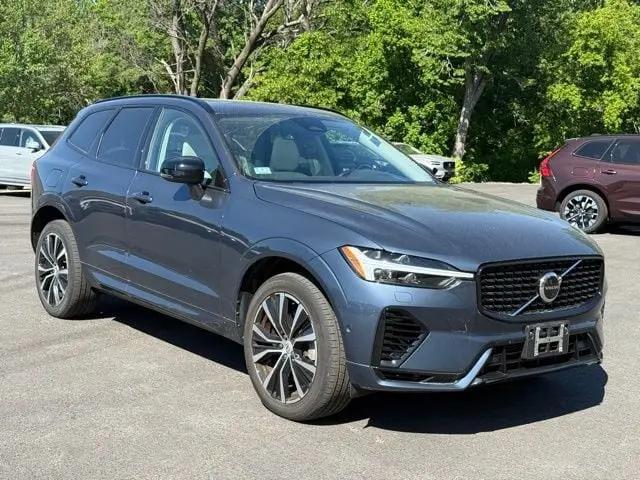 2023 Volvo XC60 Recharge T8 Plus Dark Theme