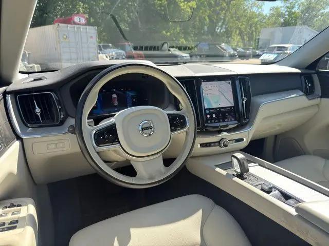 2023 Volvo XC60 Recharge T8 Plus Dark Theme