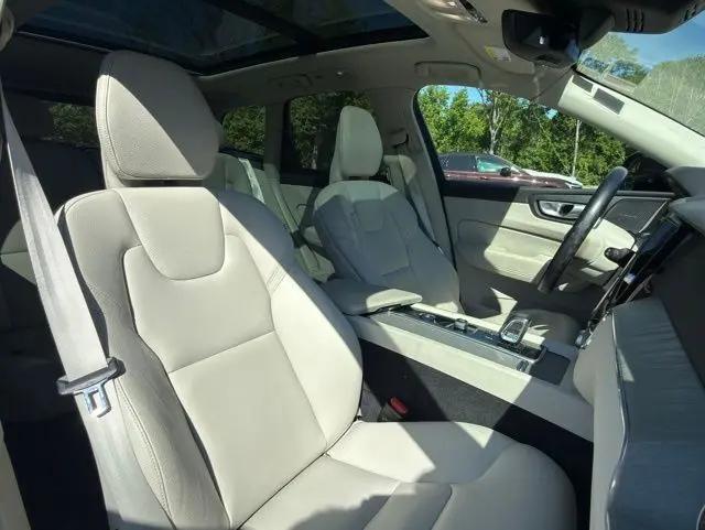 2023 Volvo XC60 Recharge T8 Plus Dark Theme