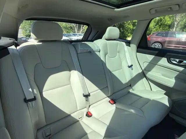 2023 Volvo XC60 Recharge T8 Plus Dark Theme