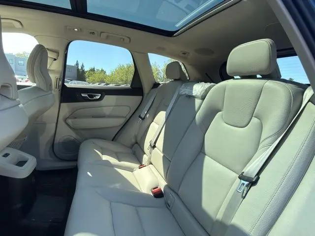 2023 Volvo XC60 Recharge T8 Plus Dark Theme