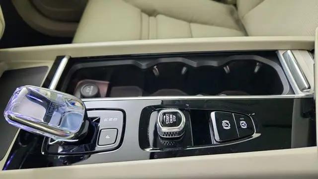 2026 Volvo XC60 Plug-In Hybrid Ultra, T8 AWD Electric/Gasoline, Dark
