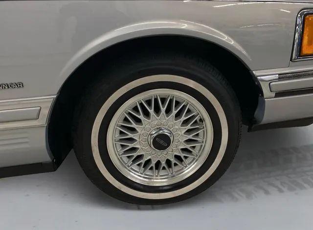 1994 Lincoln Town Car Signature