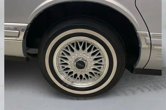 1994 Lincoln Town Car Signature