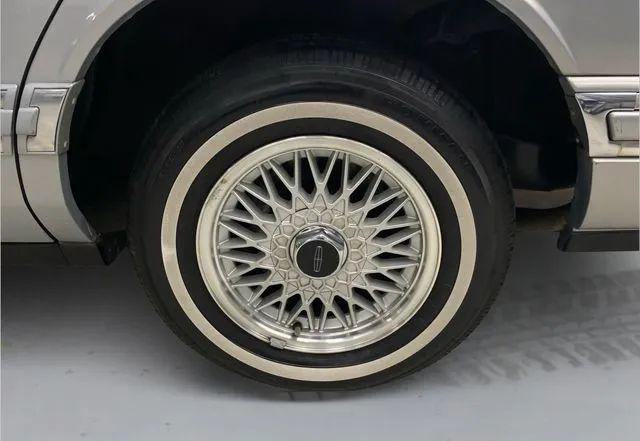 1994 Lincoln Town Car Signature