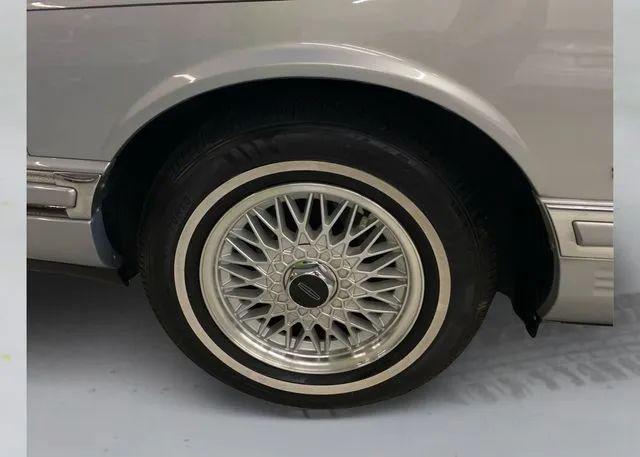 1994 Lincoln Town Car Signature