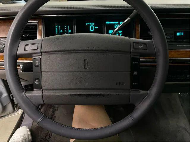 1994 Lincoln Town Car Signature