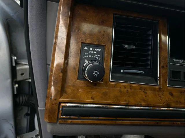 1994 Lincoln Town Car Signature
