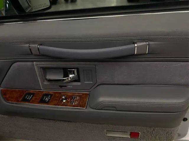 1994 Lincoln Town Car Signature