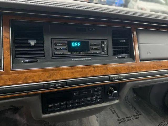 1994 Lincoln Town Car Signature