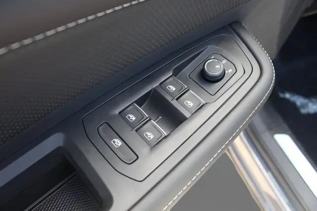 2026 Volkswagen Atlas Cross Sport SE with Technology
