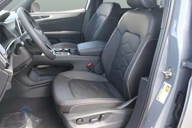 2026 Volkswagen Atlas Cross Sport SE with Technology