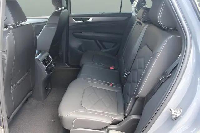 2026 Volkswagen Atlas Cross Sport SE with Technology