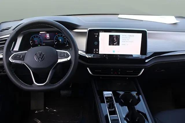2026 Volkswagen Atlas Cross Sport SE with Technology