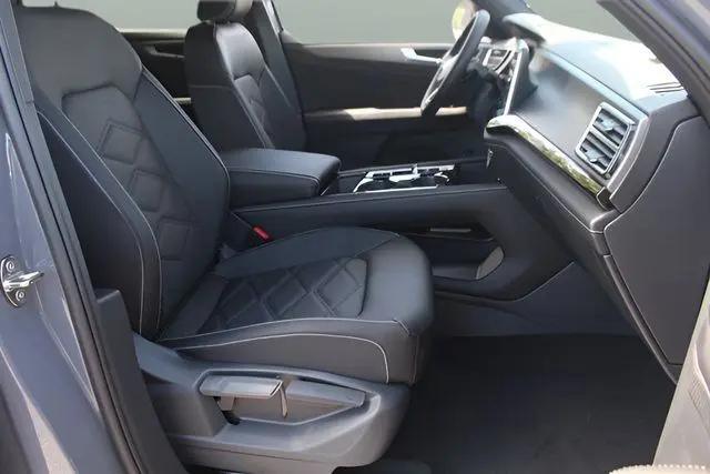 2026 Volkswagen Atlas Cross Sport SE with Technology