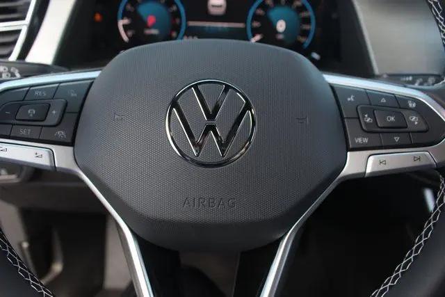2026 Volkswagen Atlas Cross Sport SE with Technology