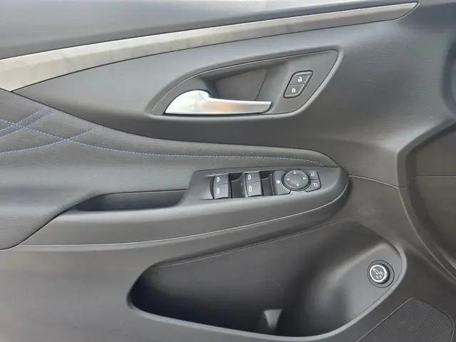 2026 Buick NV Sport Touring FWD