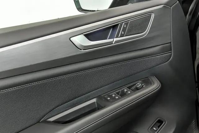 2026 Volkswagen Atlas Cross Sport SE with Technology