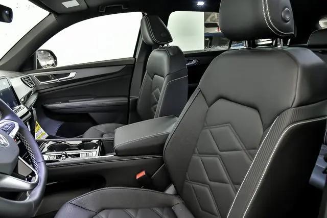 2026 Volkswagen Atlas Cross Sport SE with Technology