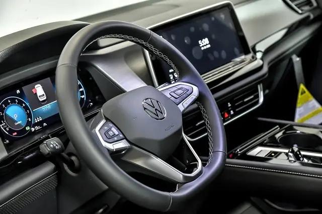 2026 Volkswagen Atlas Cross Sport SE with Technology
