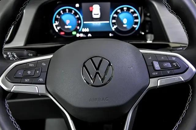 2026 Volkswagen Atlas Cross Sport SE with Technology