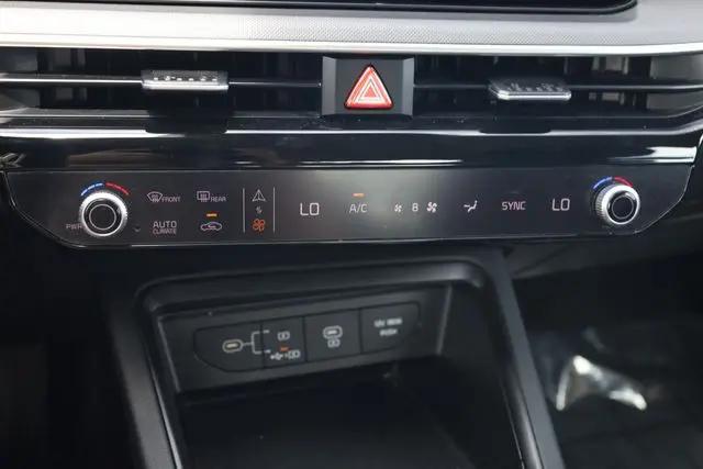 2025 Kia K5 LXS