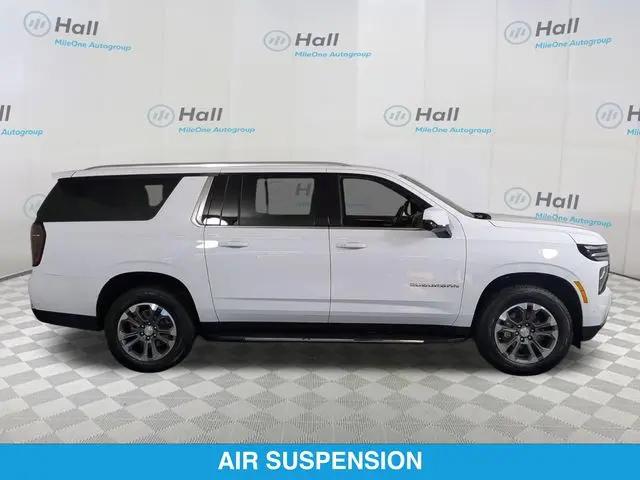 2025 Chevrolet Suburban 4WD LT