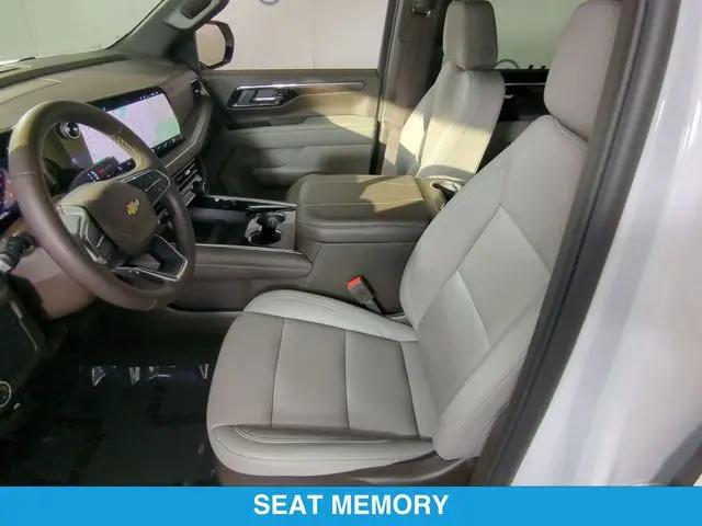 2025 Chevrolet Suburban 4WD LT