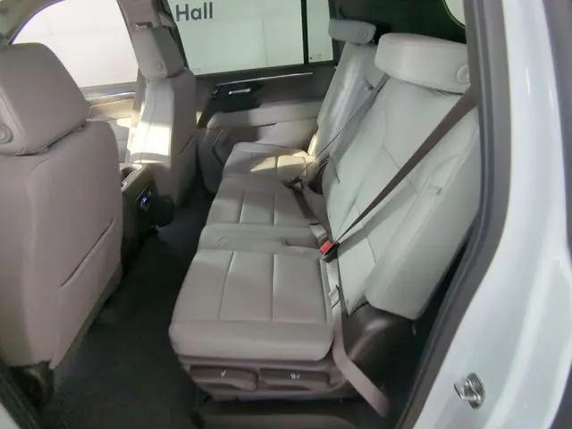 2025 Chevrolet Suburban 4WD LT